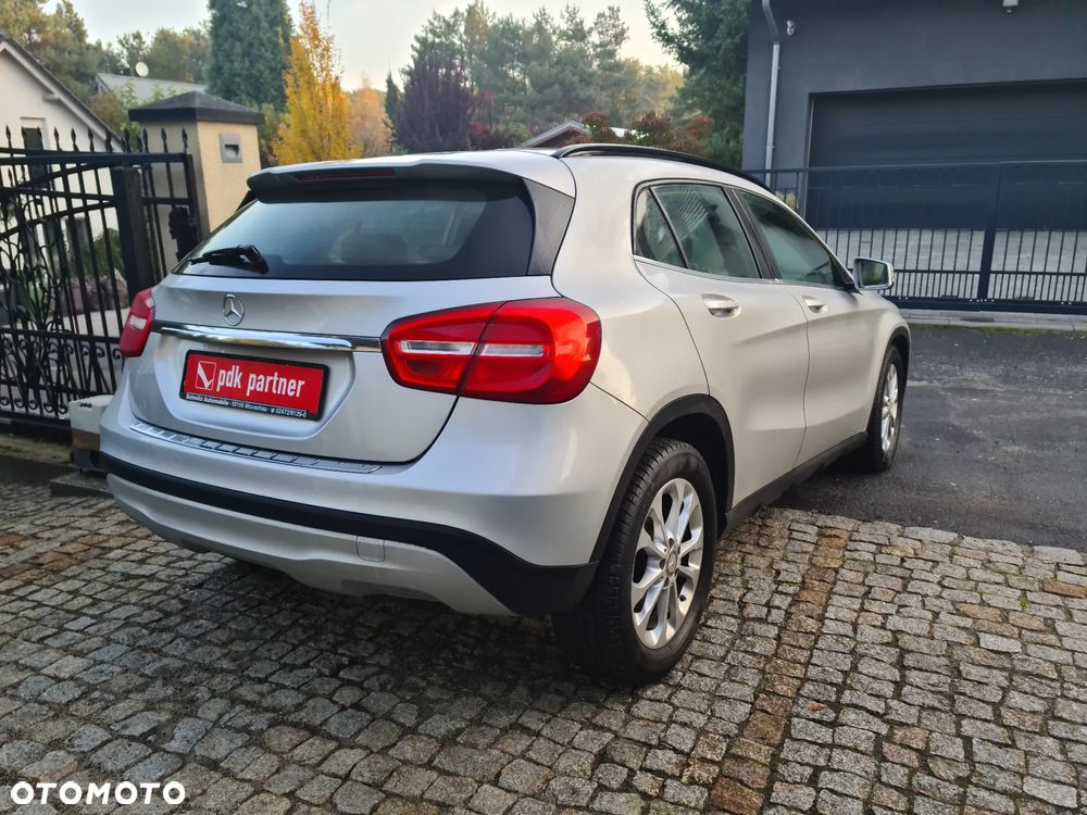 Mercedes-Benz GLA - 12