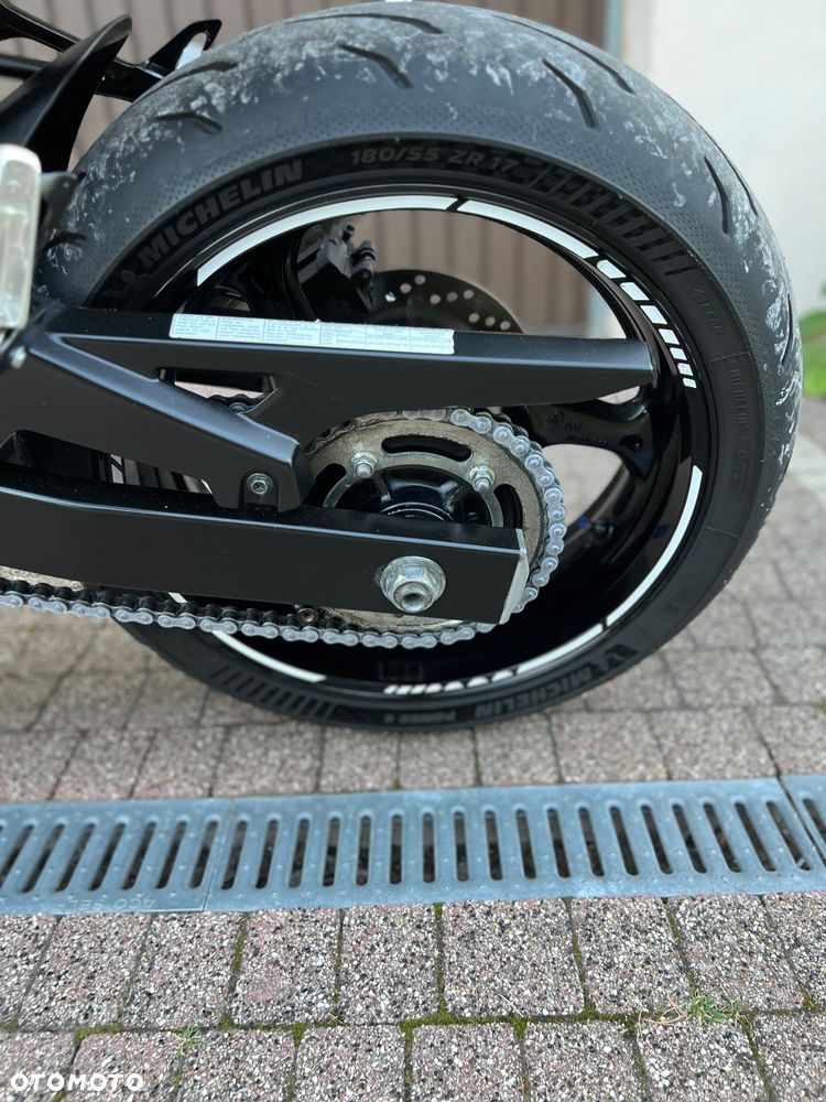 Suzuki GSR - 20