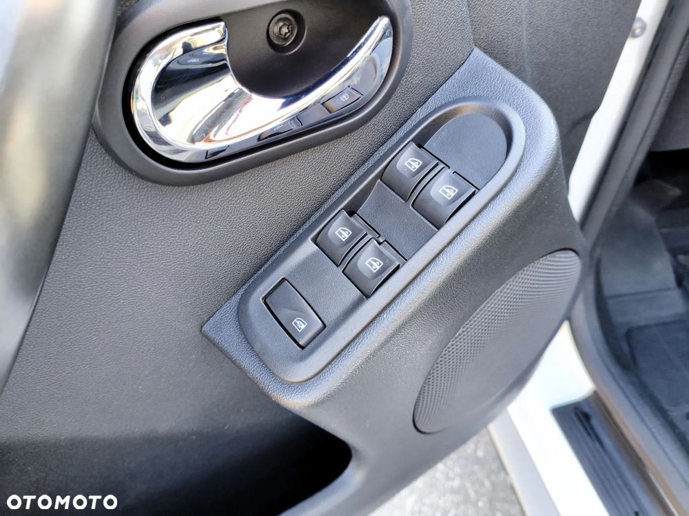 Dacia Duster 1.2 TCe Laureate 4x4 S&S EU6 - 15