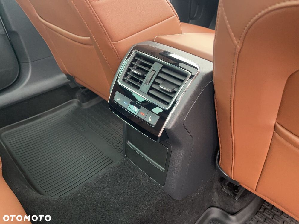 Skoda Superb 2.0 TDI SCR L&K DSG - 13