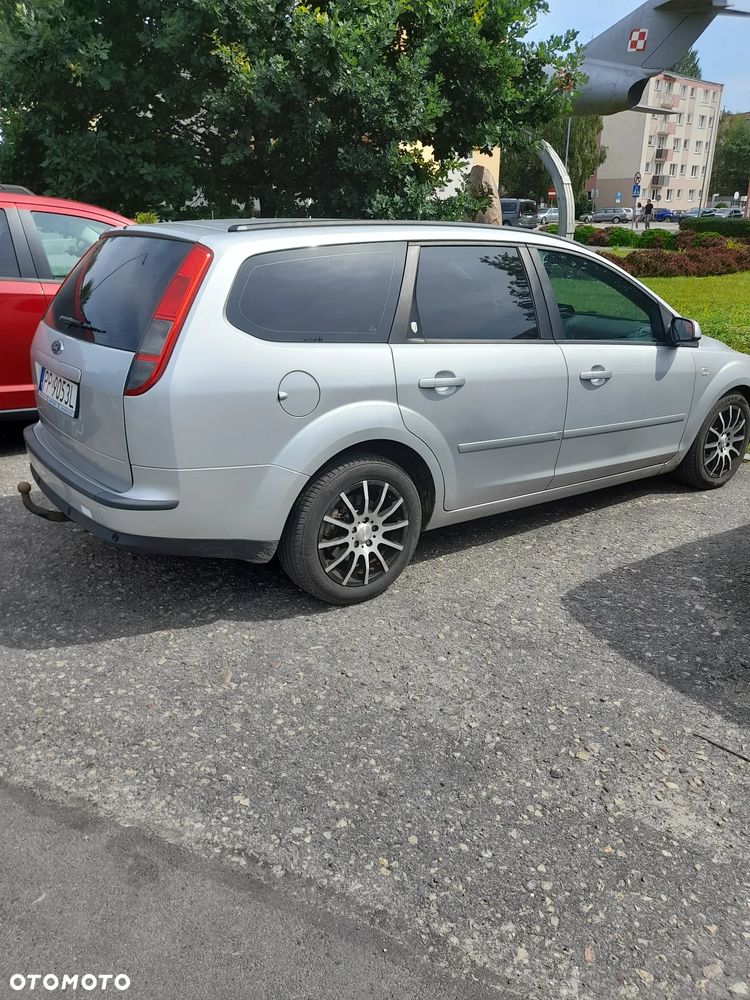 Ford Focus 2.0 Ghia - 17