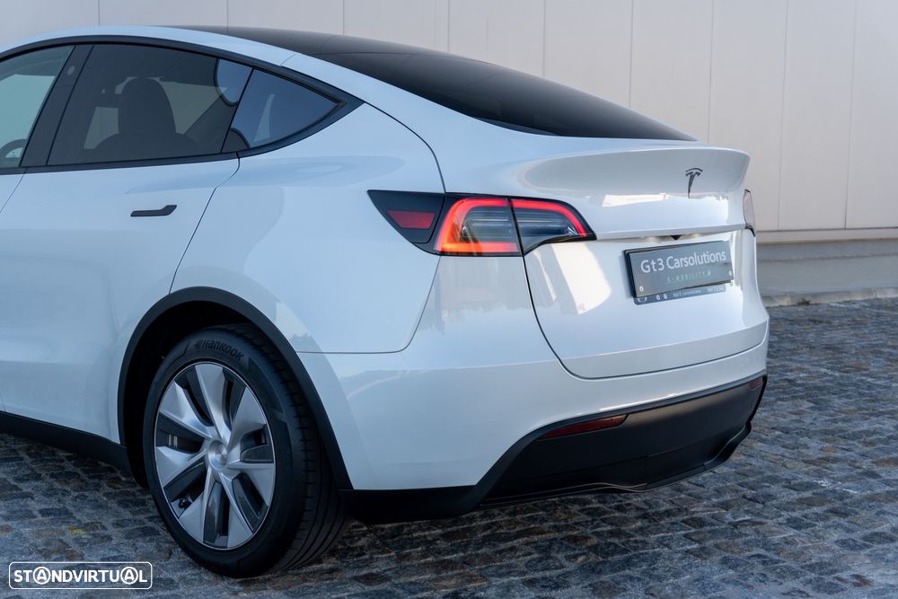Tesla Model Y Standard - 12