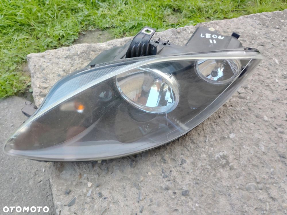 LAMPA PRZEDNIA LEWA SEAT LEON II 05/09r - 2
