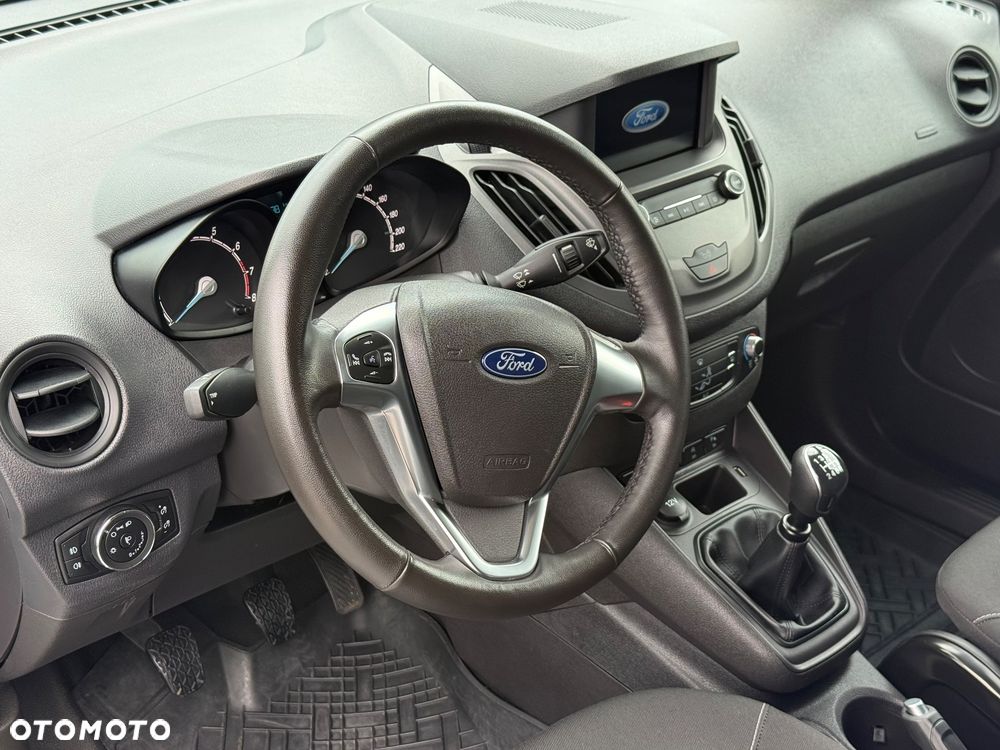 Ford Transit Courier - 23