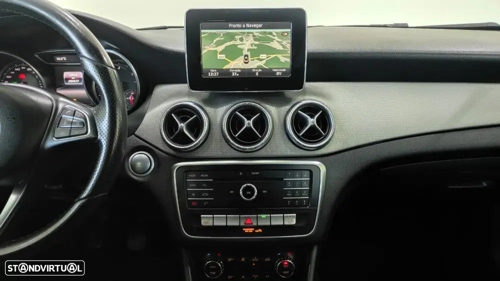 Mercedes-Benz CLA 200 d Shooting Brake AMG Line - 28