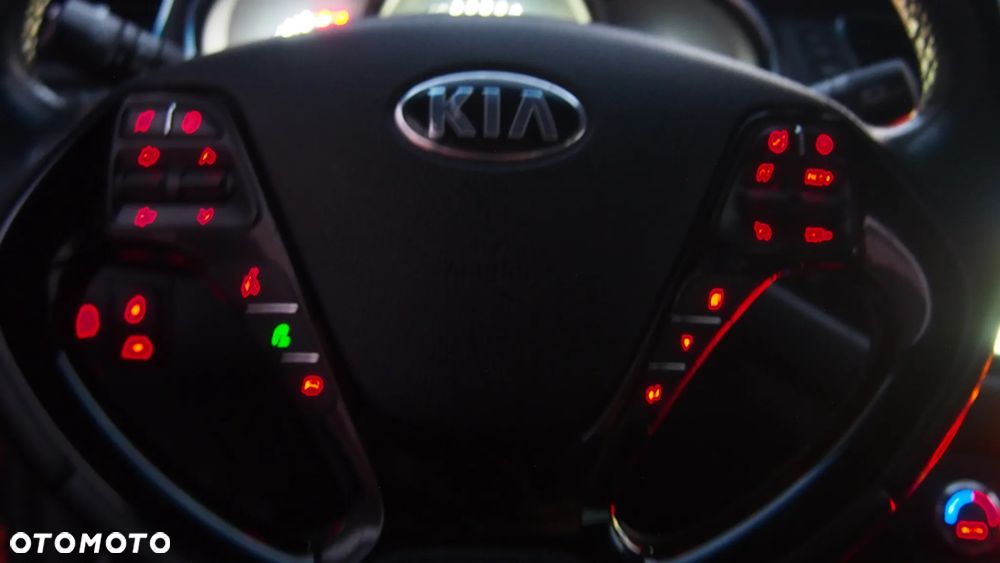 Kia Ceed - 13
