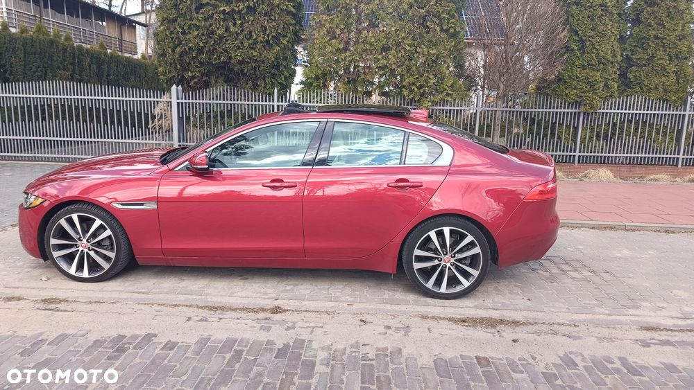 Jaguar XE 25t Prestige - 8