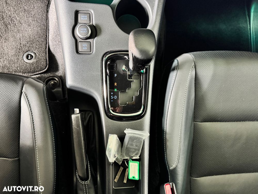 Toyota Hilux 2.8D 204CP 4x4 Double Cab AT MHEV Invincible - 17