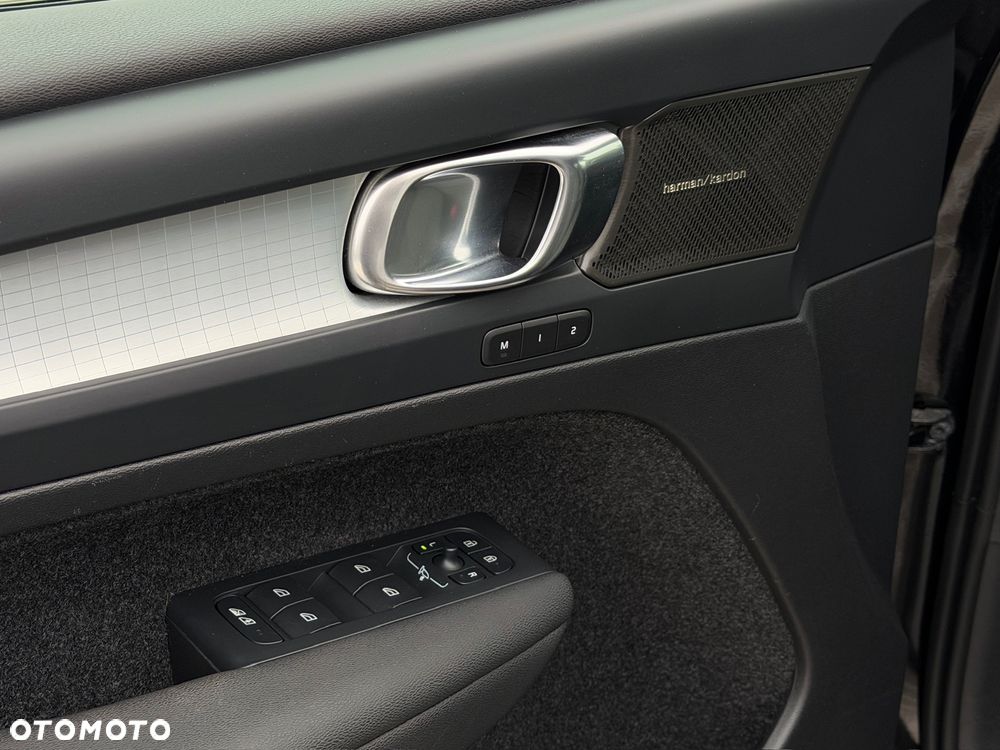 Volvo XC 40 T2 Plus Dark - 17