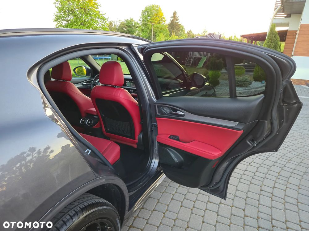 Alfa Romeo Stelvio 2.0 Turbo 16V AT8-Q4 Veloce Ti - 23