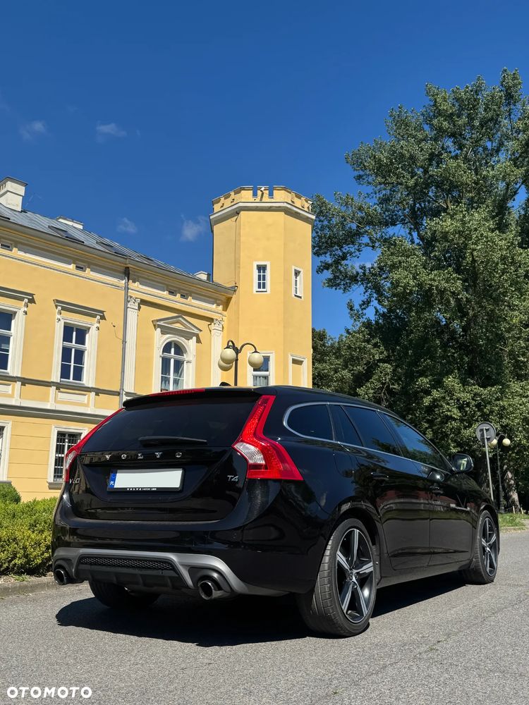 Volvo V60 T4 R-Design - 4