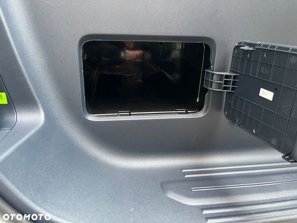 Kia PV5 - 24