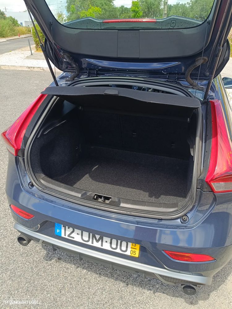 Volvo V40 D2 Momentum - 16