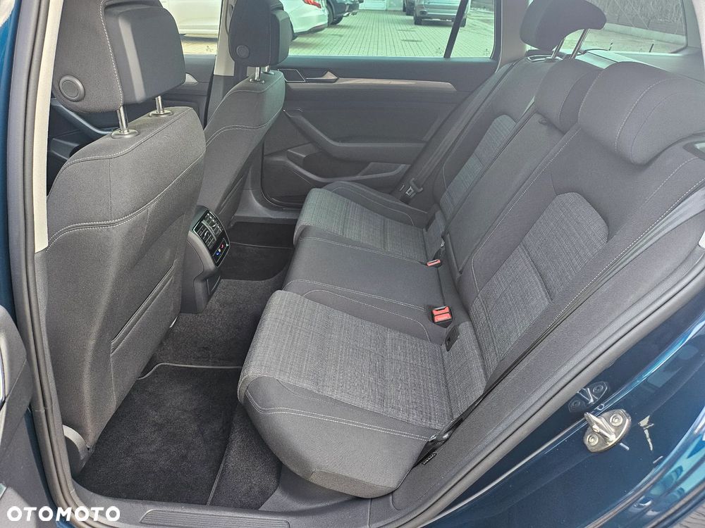 Volkswagen Passat Variant - 21