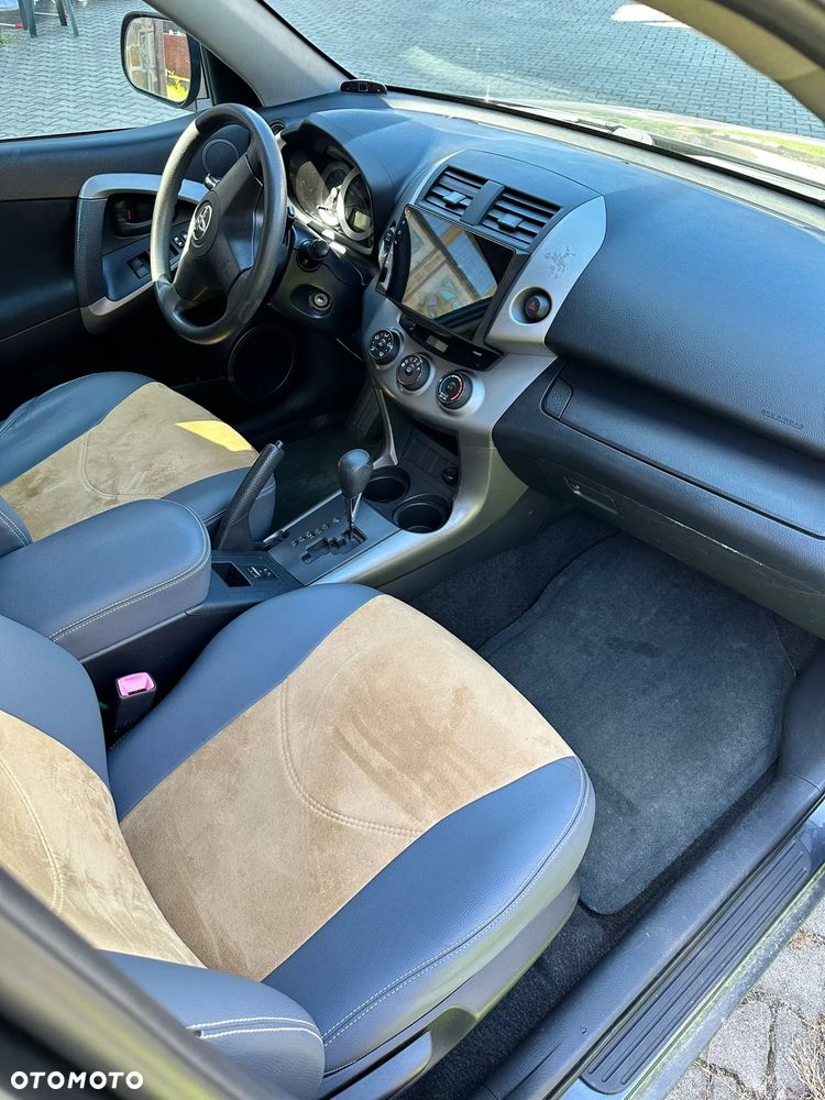 Toyota RAV4 - 7