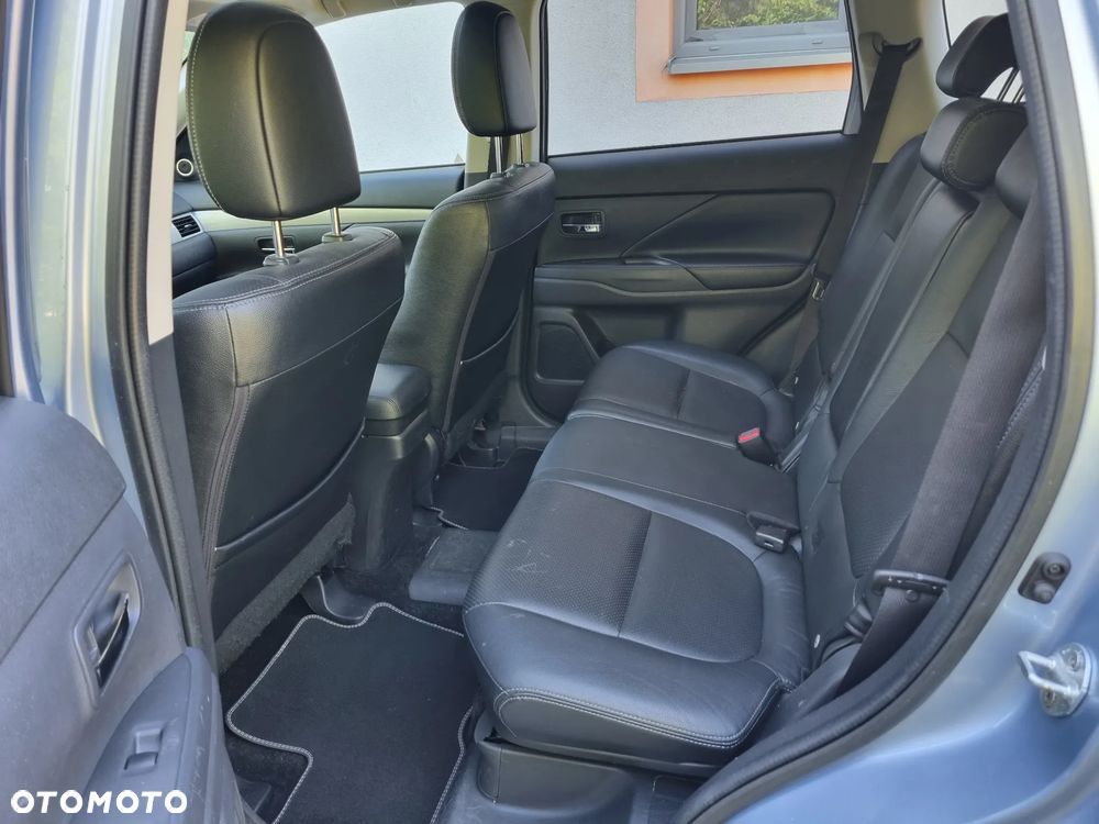 Mitsubishi Outlander Instyle NAVI + - 11
