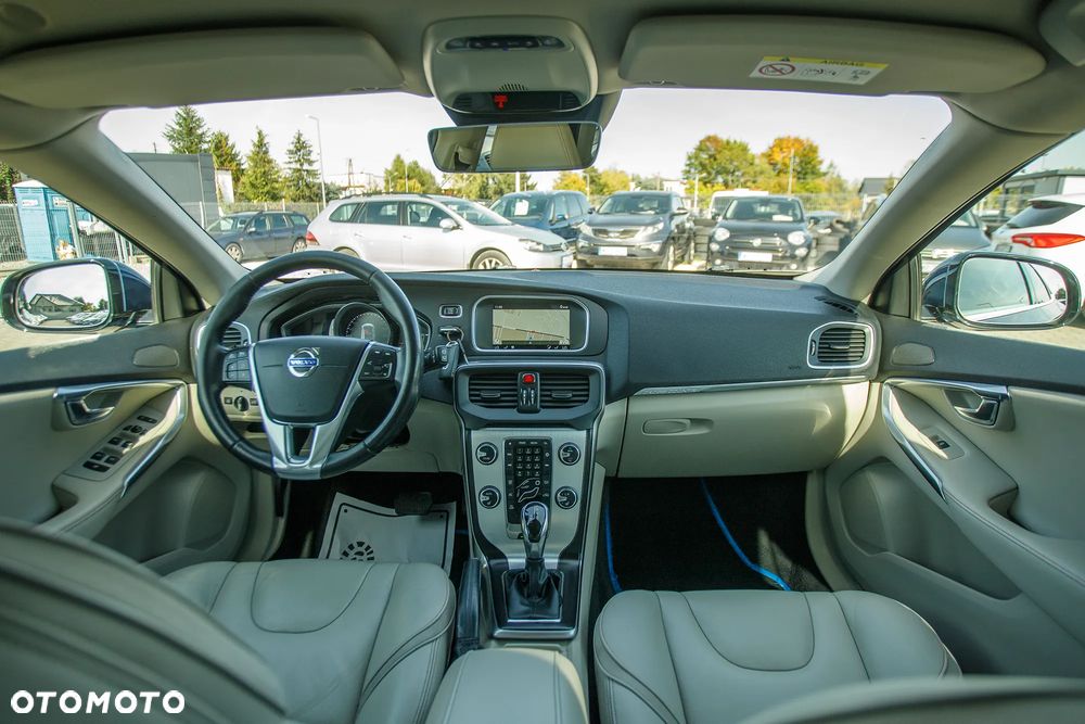 Volvo V40 Cross Country D3 Geartronic Ocean Race - 28