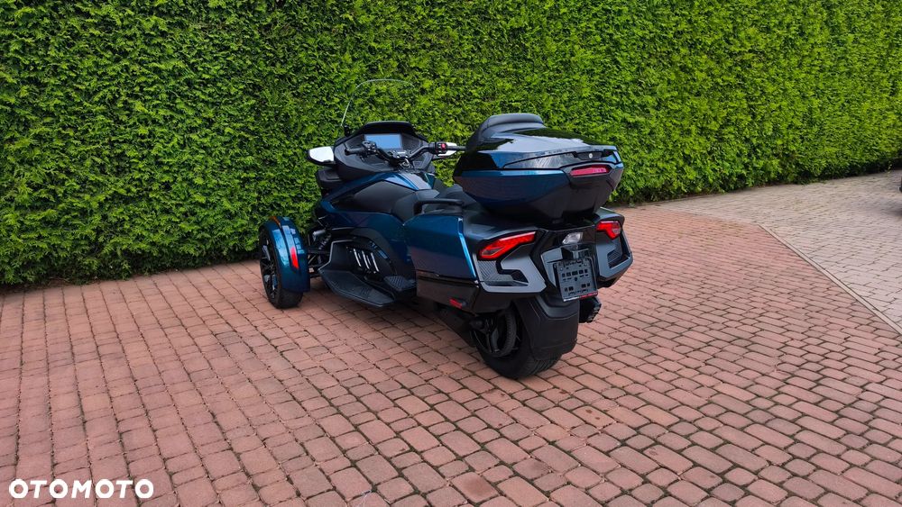 Can-Am Spyder - 10