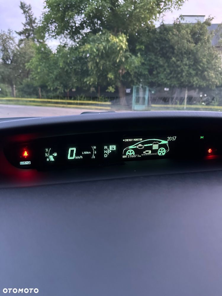 Toyota Prius+ ver--hybrid-sol - 9