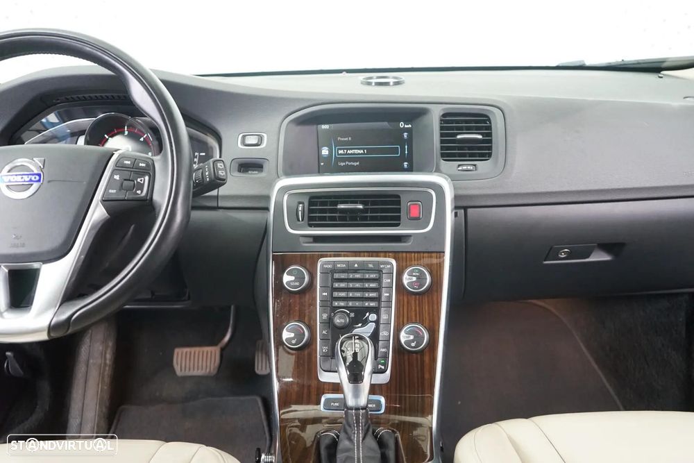 Volvo V60 2.4 D6 Summum AWD Phev - 29