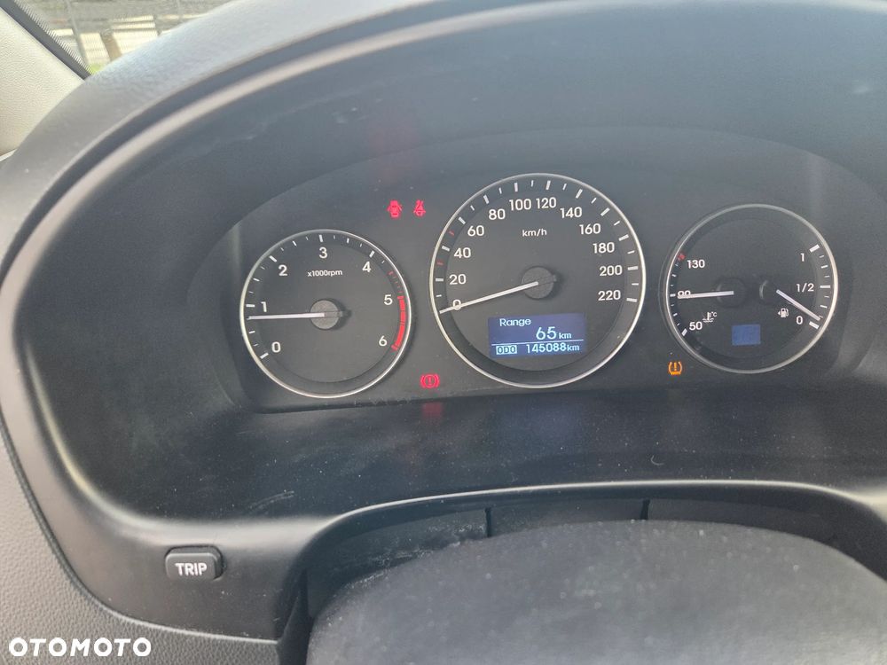 Hyundai H-1 Starex - 6