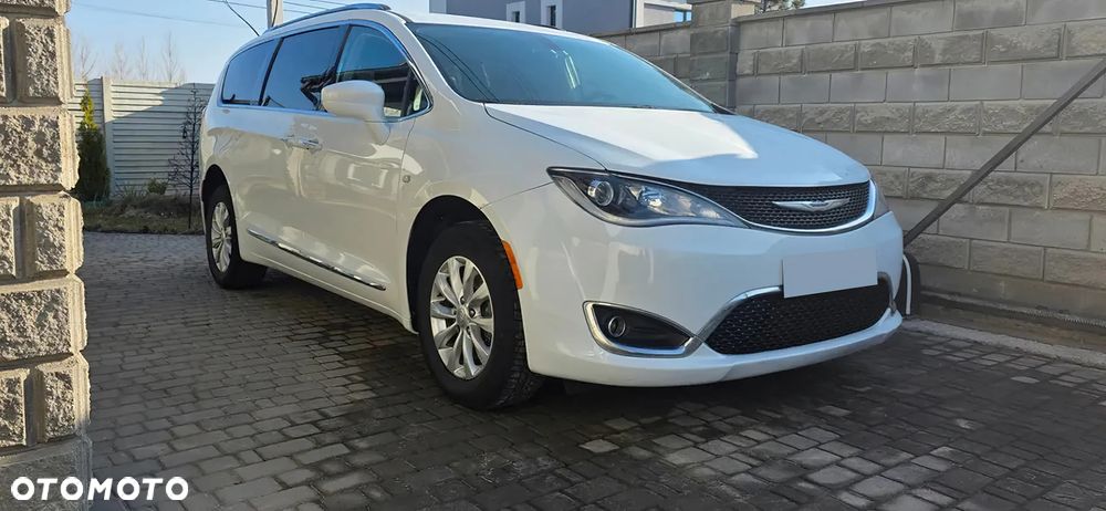 Chrysler Pacifica - 3