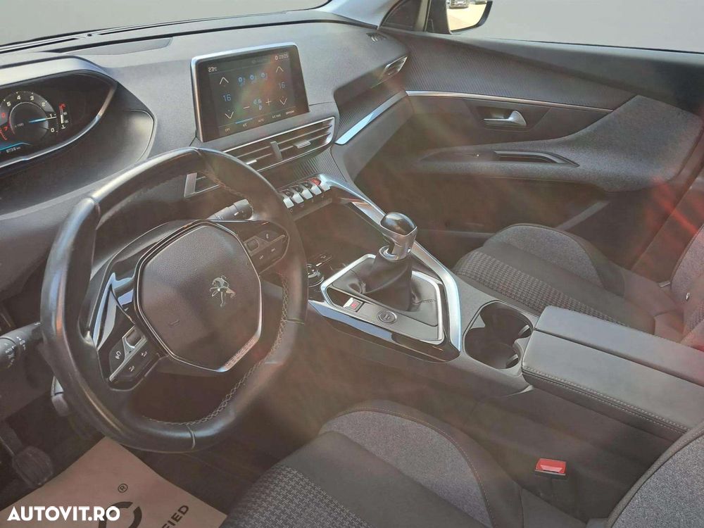 Peugeot 3008 1.2 PureTech Turbo S&S Active - 9