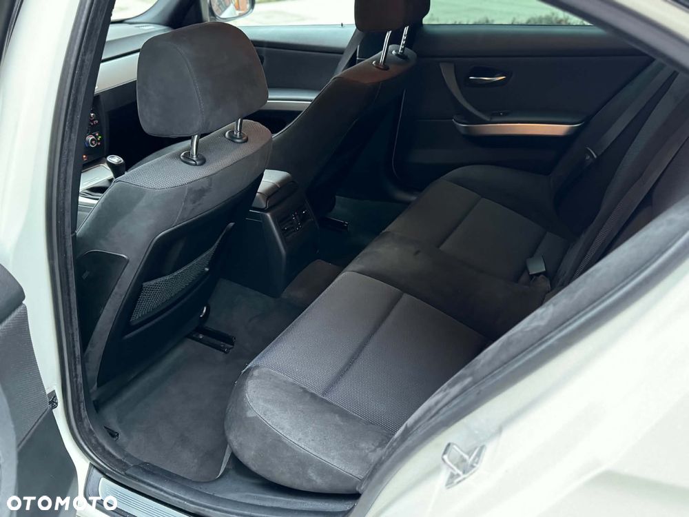 BMW Seria 3 320i - 27