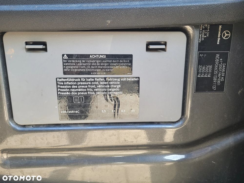 Mercedes-Benz Sprinter - 12