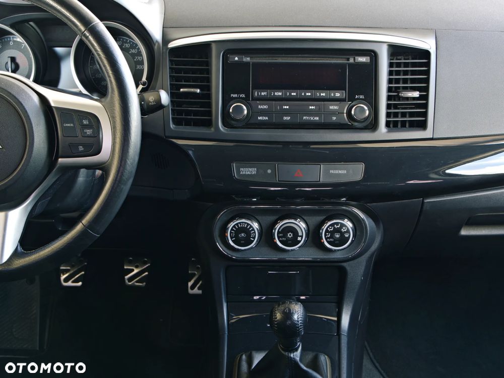 Mitsubishi Lancer Evolution Standard - 16