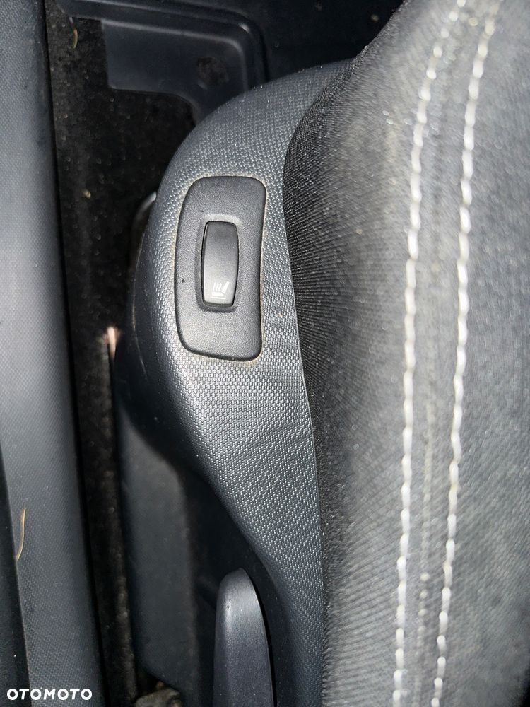 Renault Clio 1.2 16V 75 LIMITED - 21