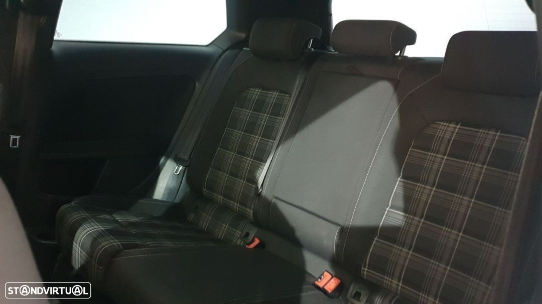 VW Golf 2.0 TDi GTD DSG - 39