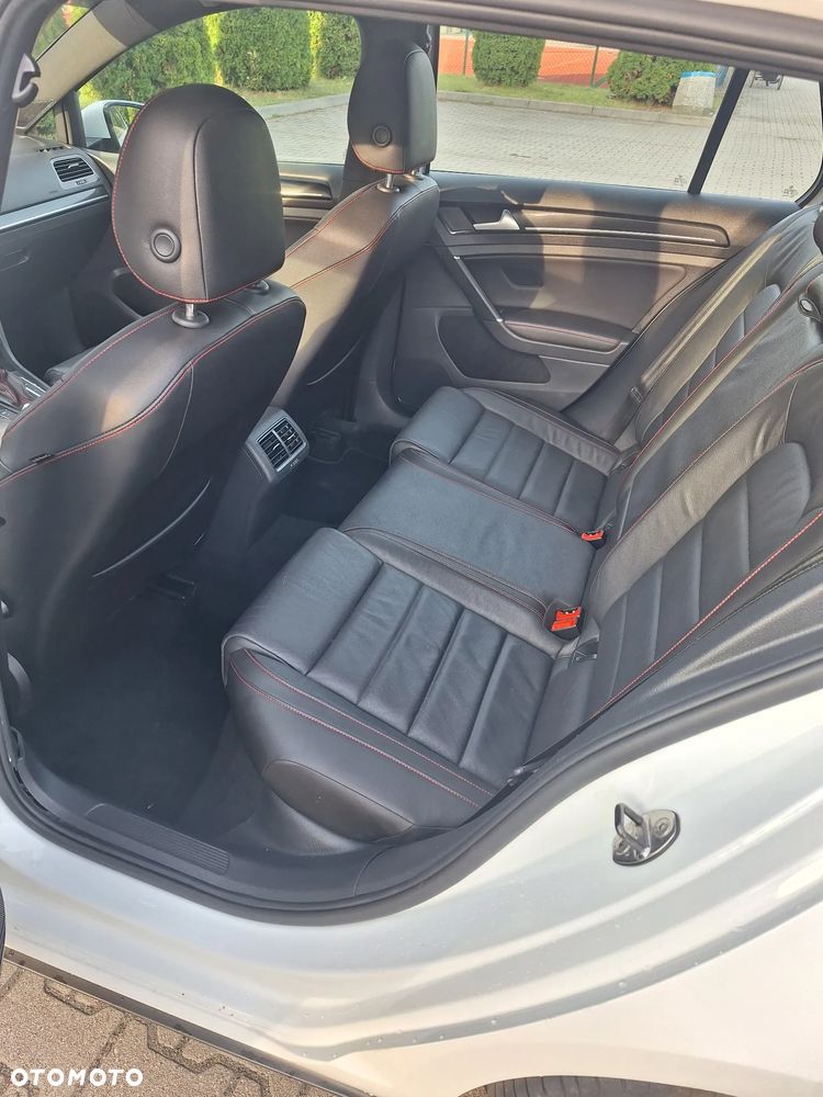 Volkswagen Golf - 3