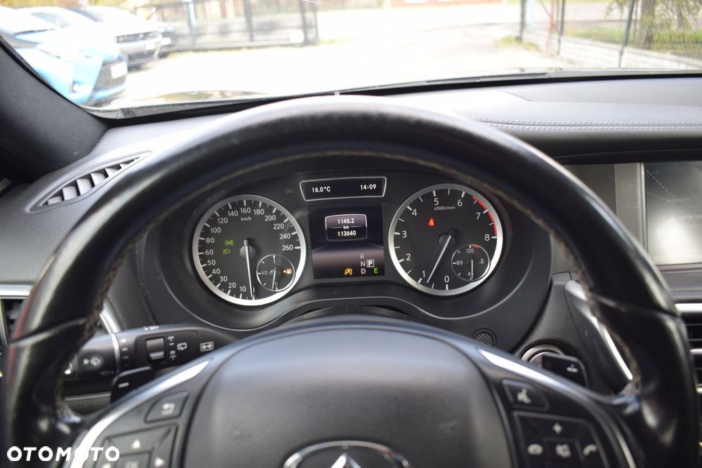 Infiniti Q30 - 12
