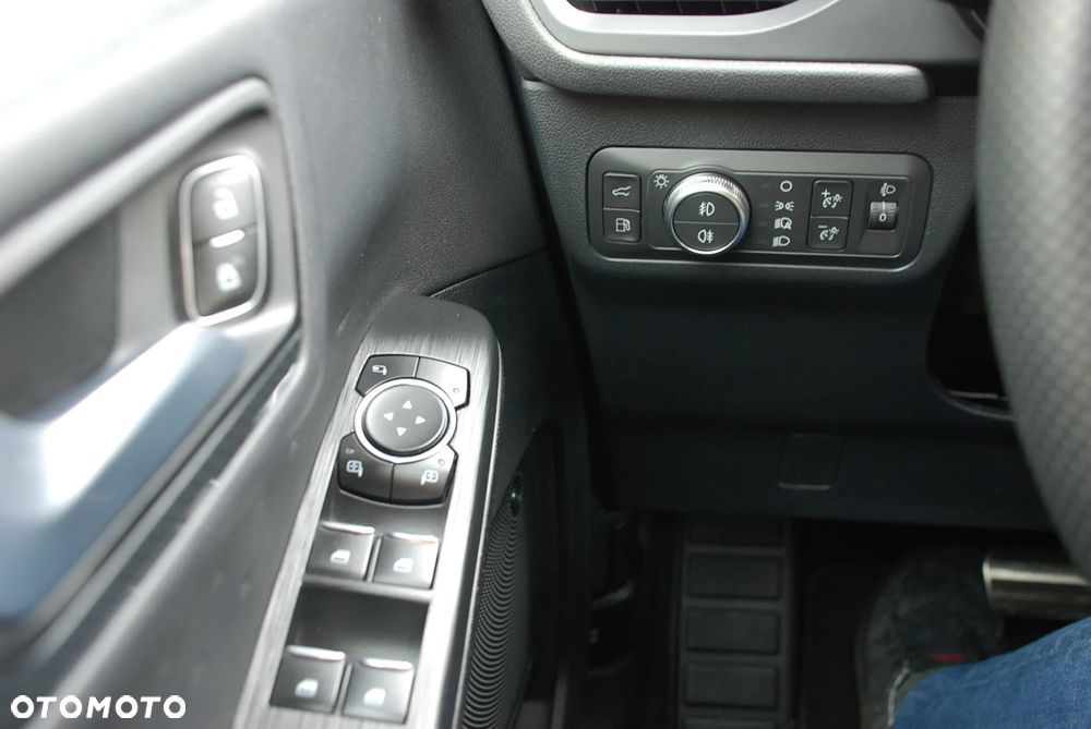 Ford Kuga 2.5 Duratec FHEV ST-LINE X - 24