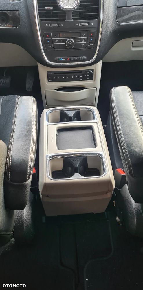 Chrysler Town & Country 3.6 Touring - 34