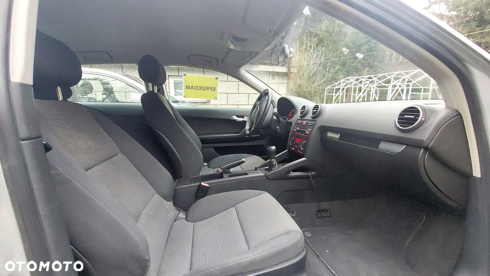 Audi A3 3-drzwiowe 1.6 Ambition - 9