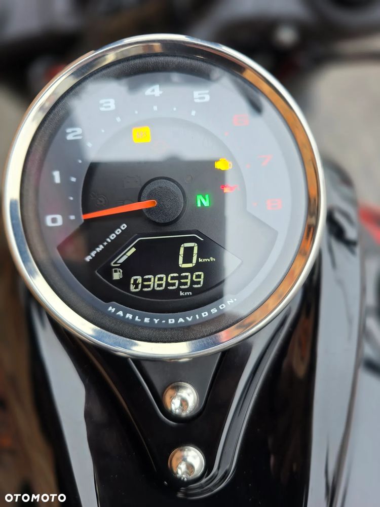 Harley-Davidson Dyna Fat Bob - 19