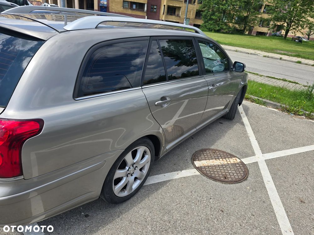 Toyota Avensis 2.0 D-4D - 5