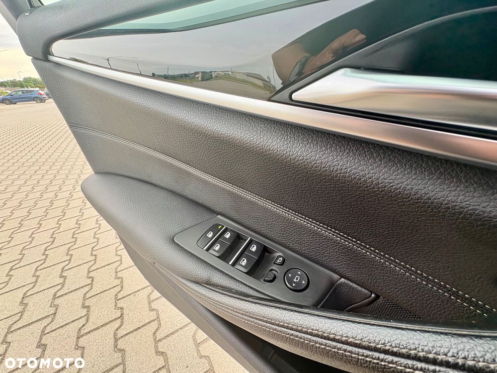 BMW Seria 5 520d xDrive Luxury Line sport - 30
