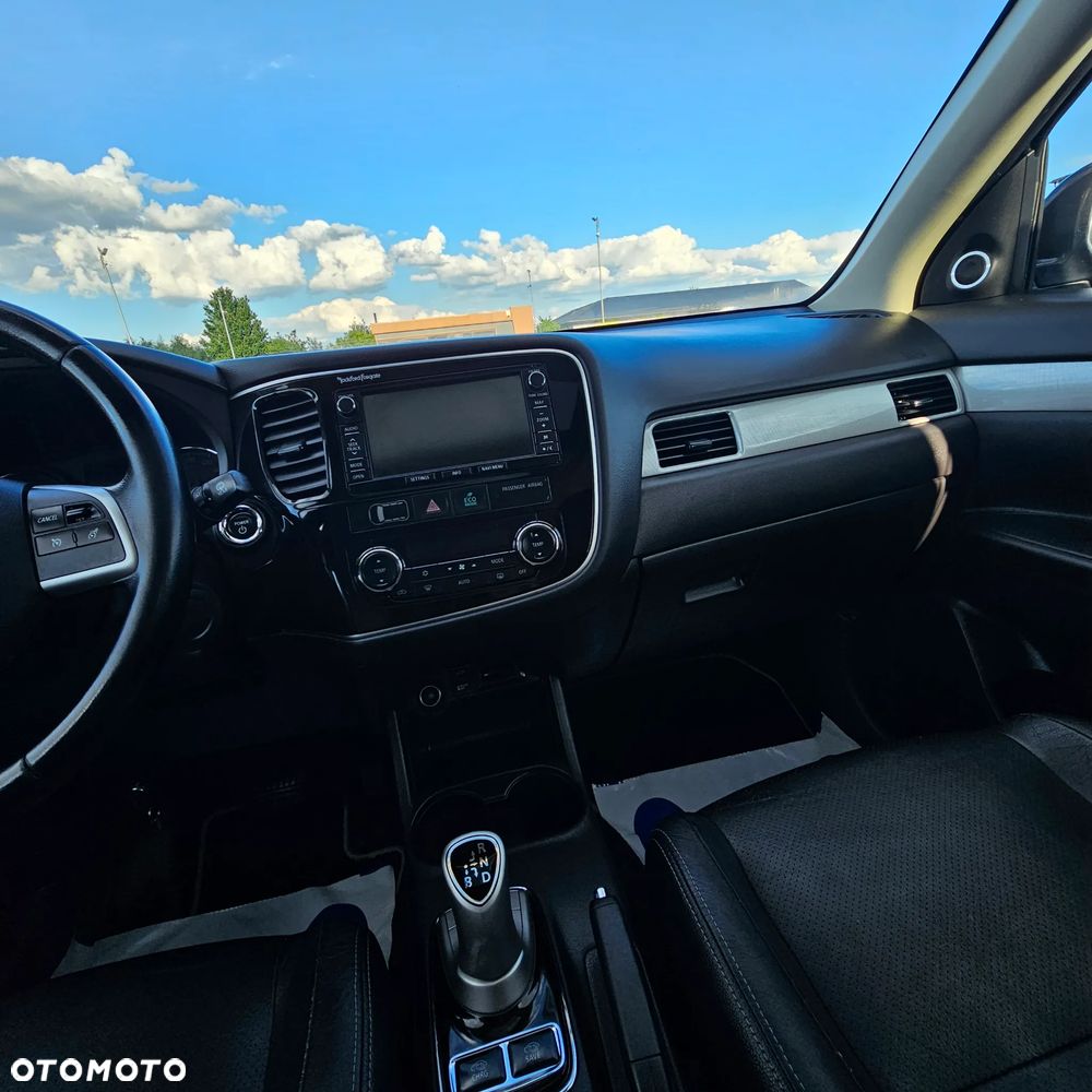 Mitsubishi Outlander - 30
