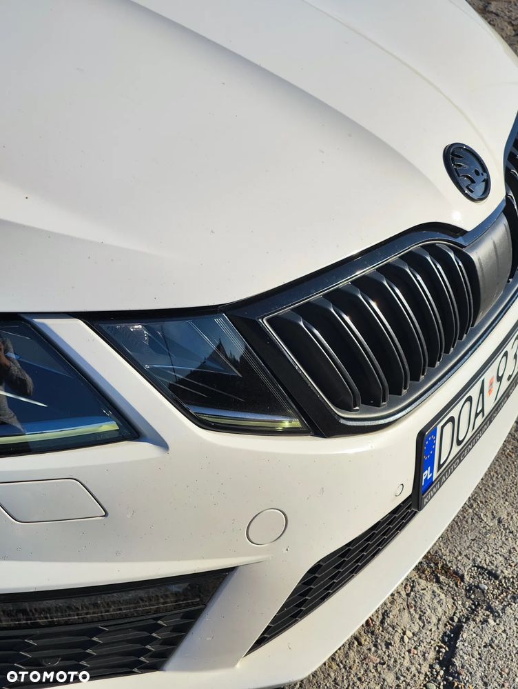 Skoda Octavia 2.0 TDI DSG RS - 32