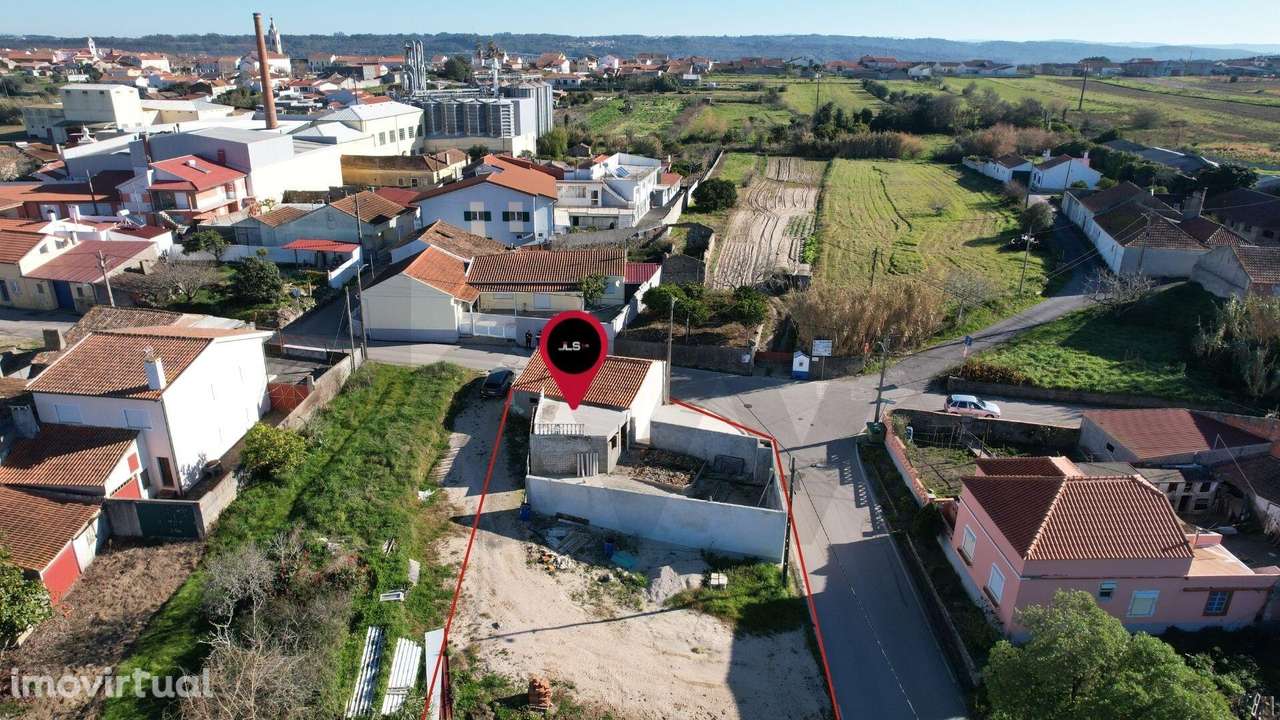 Casa baixa com terreno de 1462m2 em Alqueidão, Figueira da Foz - Grande imagem: 5/33