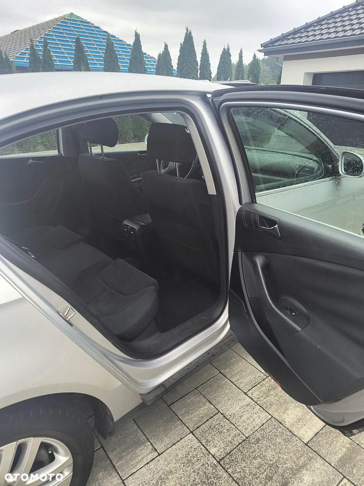Volkswagen Passat 2.0 TDI Comfortline - 14