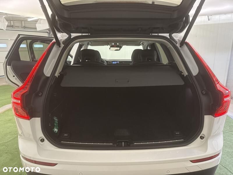 Volvo XC 60 B4 B Momentum Pro - 22