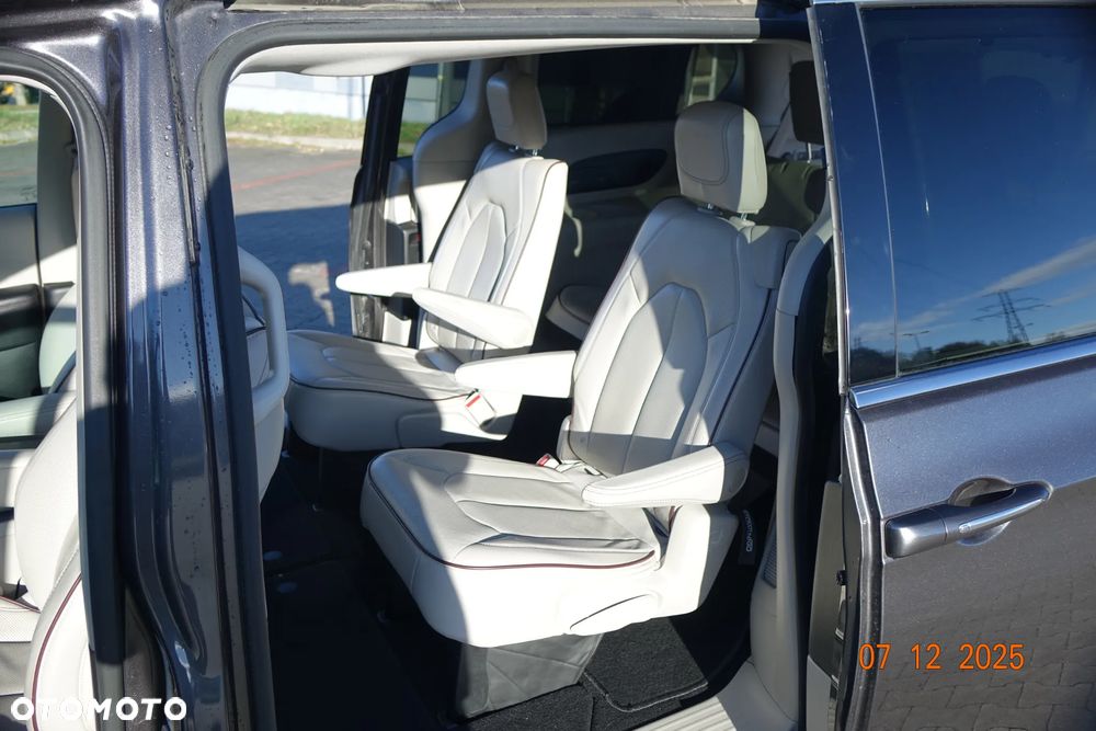 Chrysler Pacifica - 11