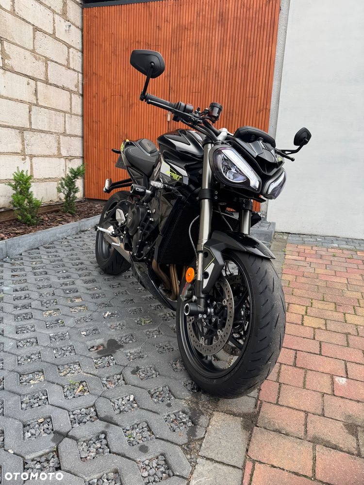 Triumph Street Triple - 18