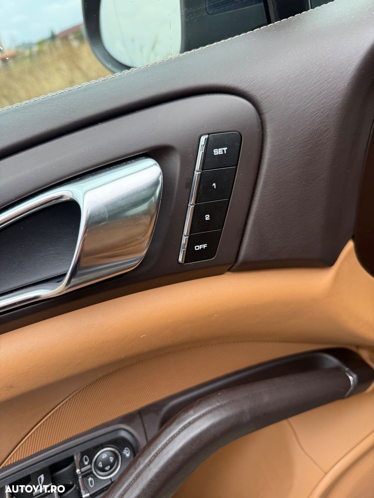 Porsche Cayenne 3.0 L V6 - 6