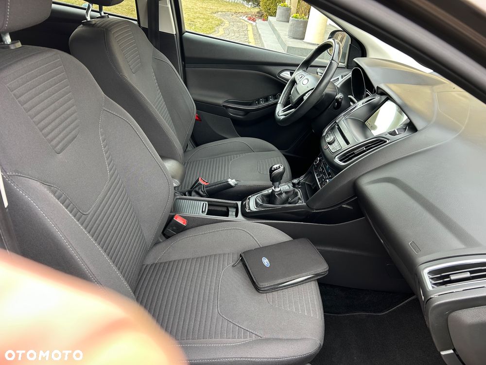 Ford Focus 1.5 EcoBlue Start-Stopp-System TITANIUM STYLE - 32