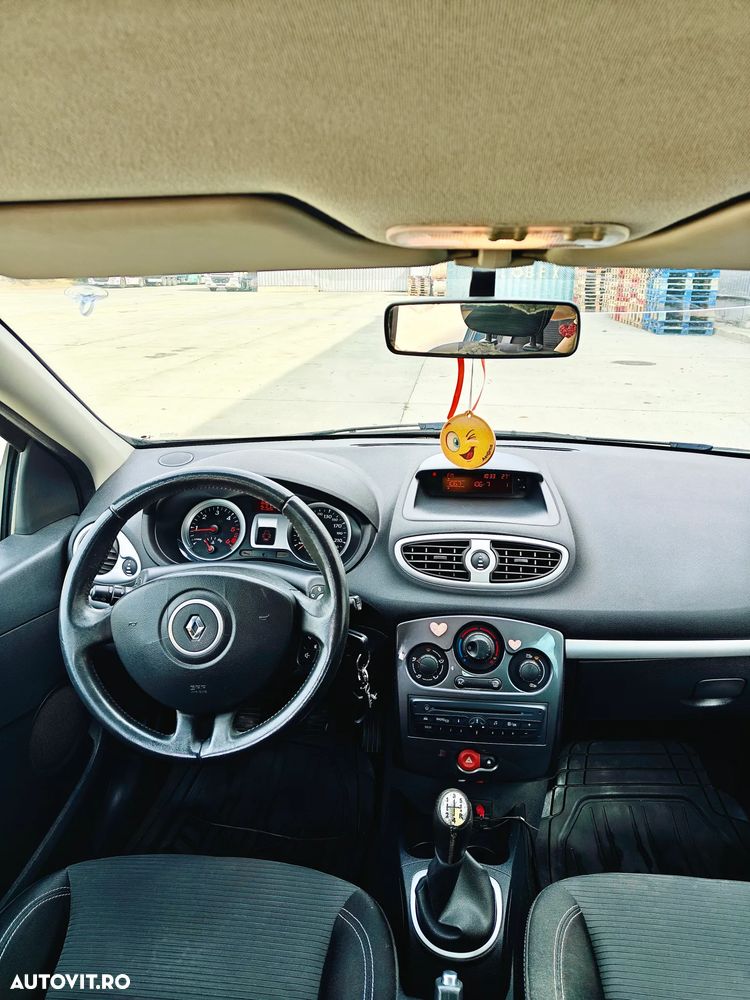 Renault Clio III 1.5dCi Expression - 8